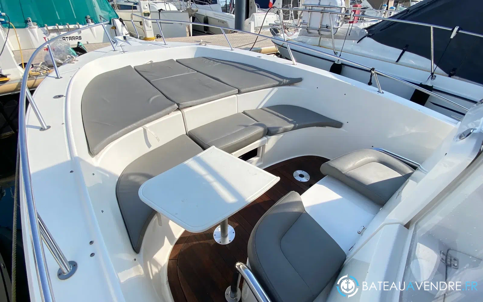 slider 27 Kelt White Shark 285