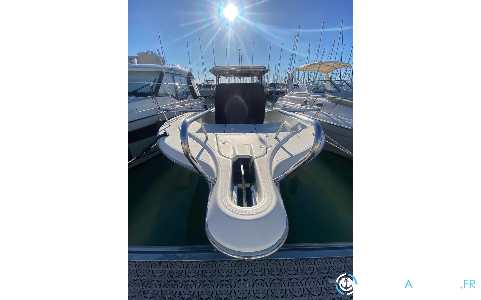 slider 1 Kelt White Shark 285