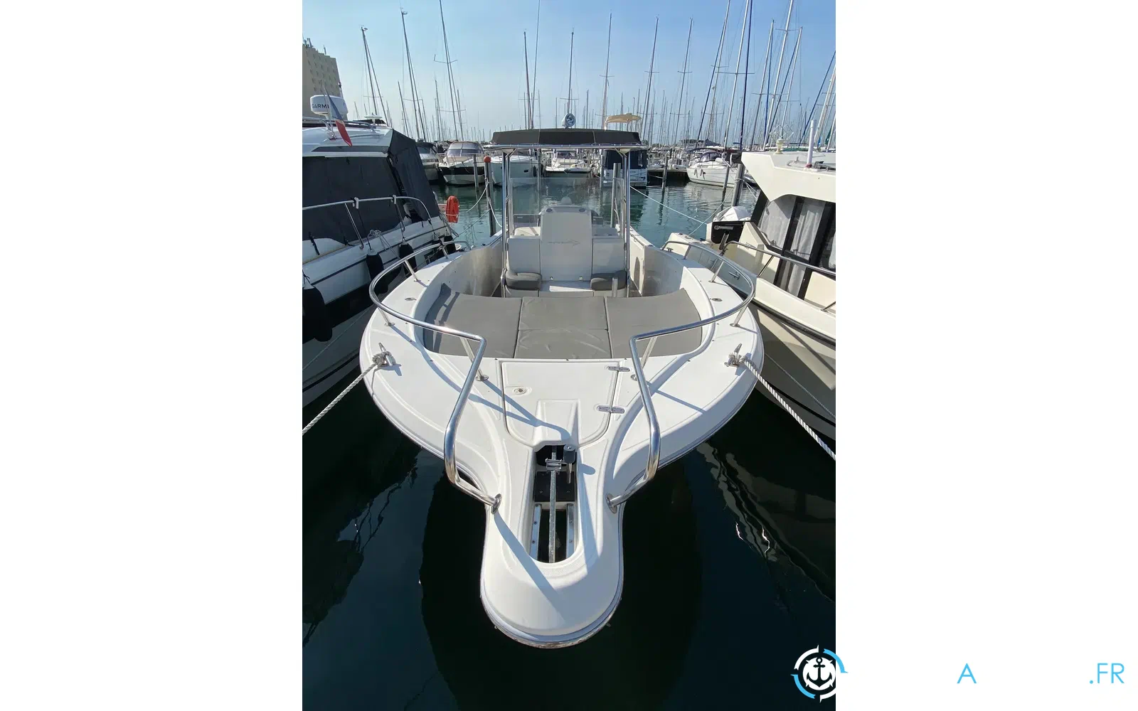slider 30 Kelt White Shark 285
