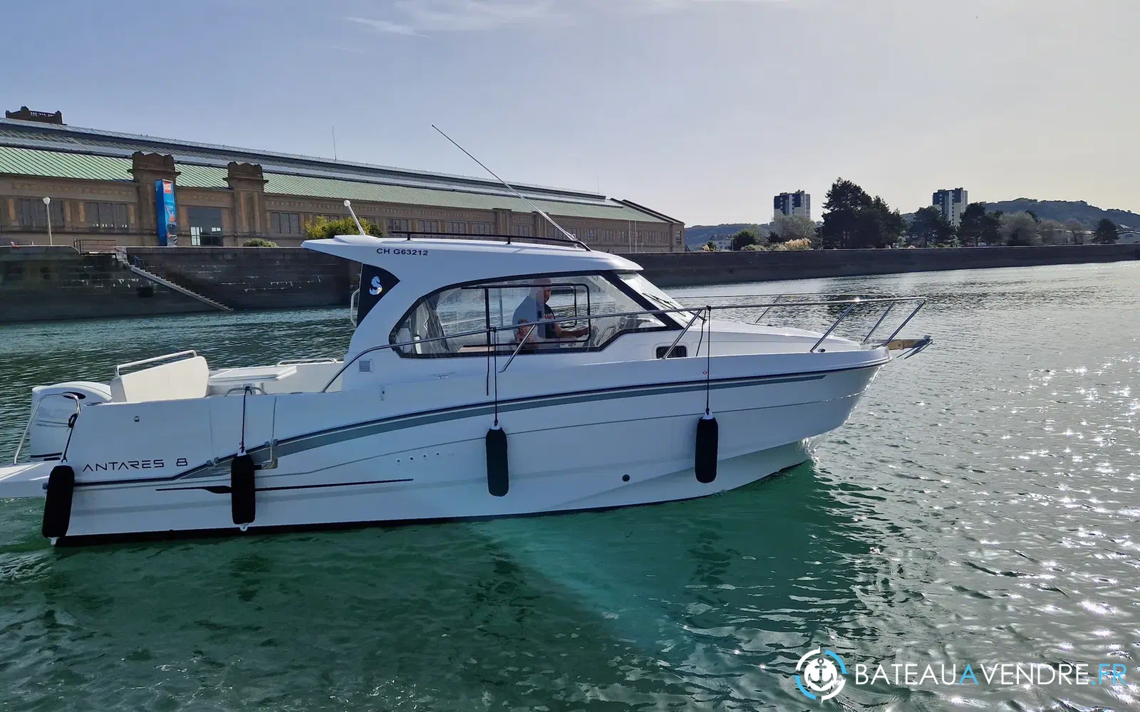slider 1 Beneteau Antares 8 OB V2