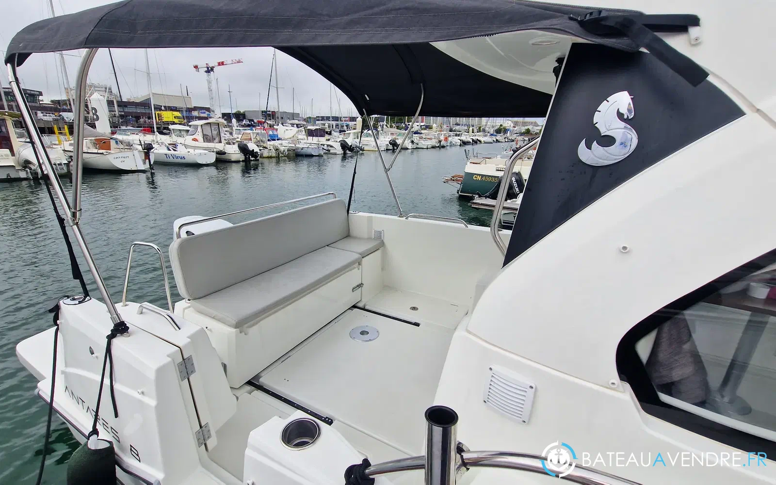 slider 6 Beneteau Antares 8 OB V2