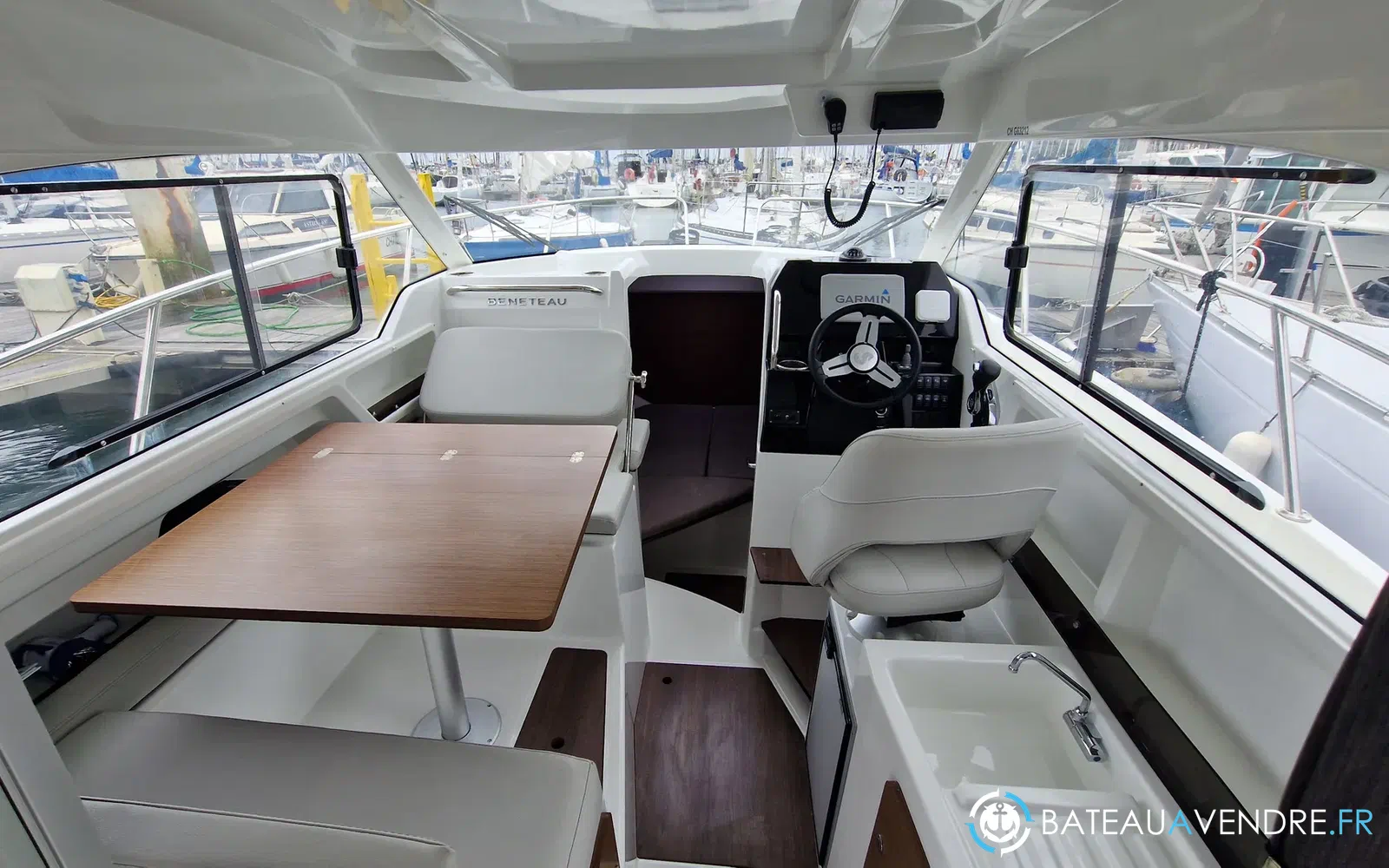 slider 9 Beneteau Antares 8 OB V2