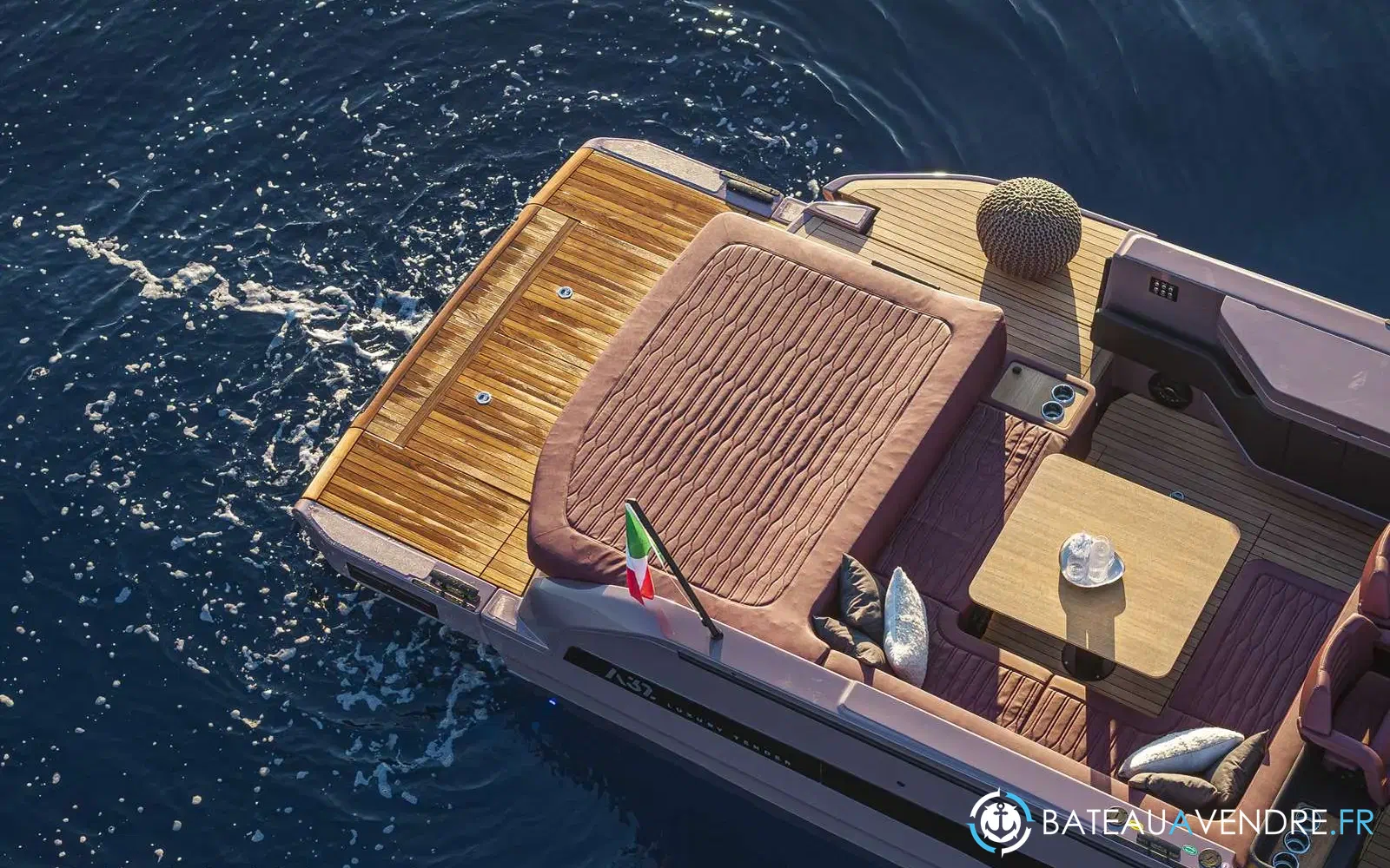 slider 1 Cranchi A32 Luxury Tender