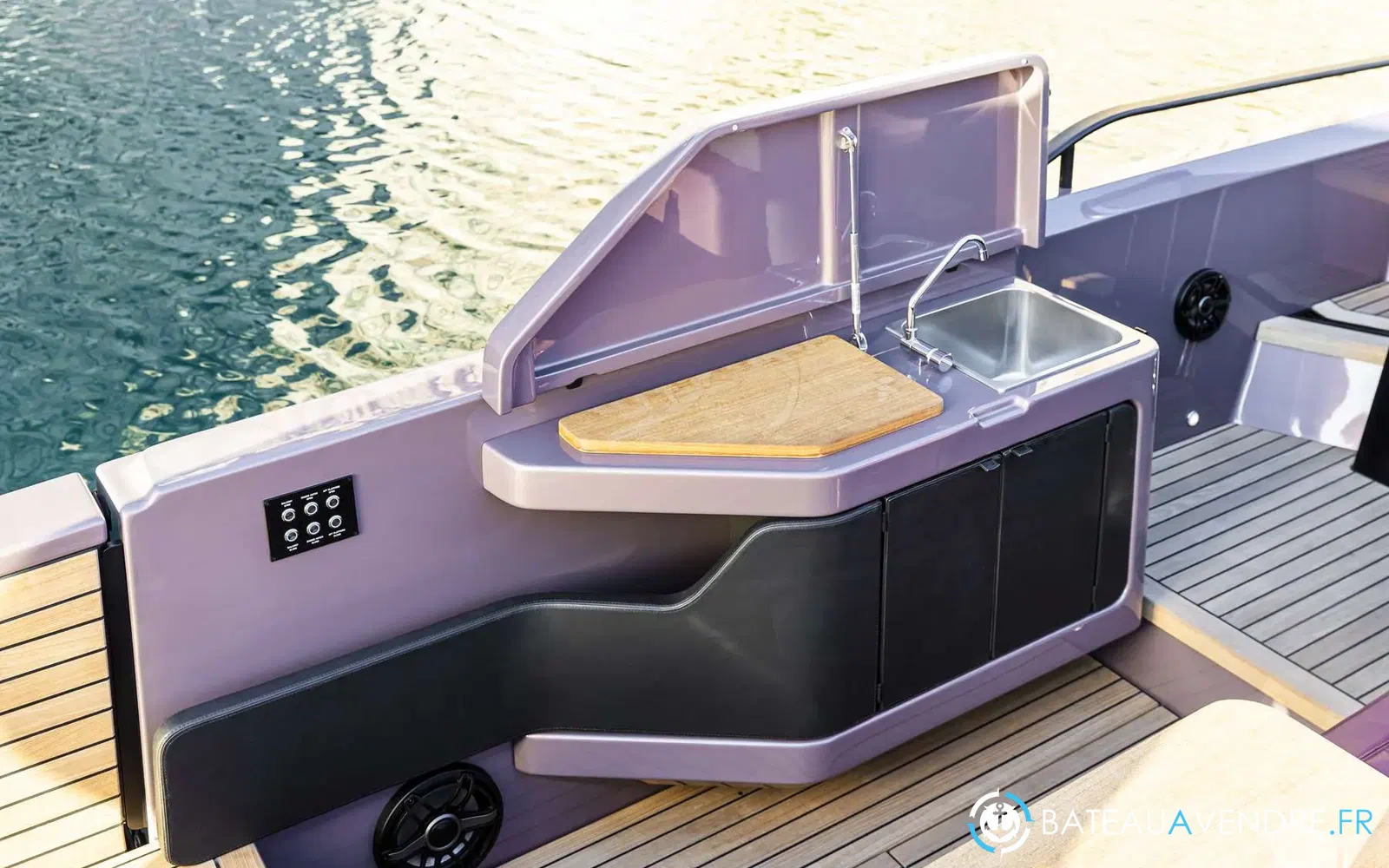 slider 3 Cranchi A32 Luxury Tender