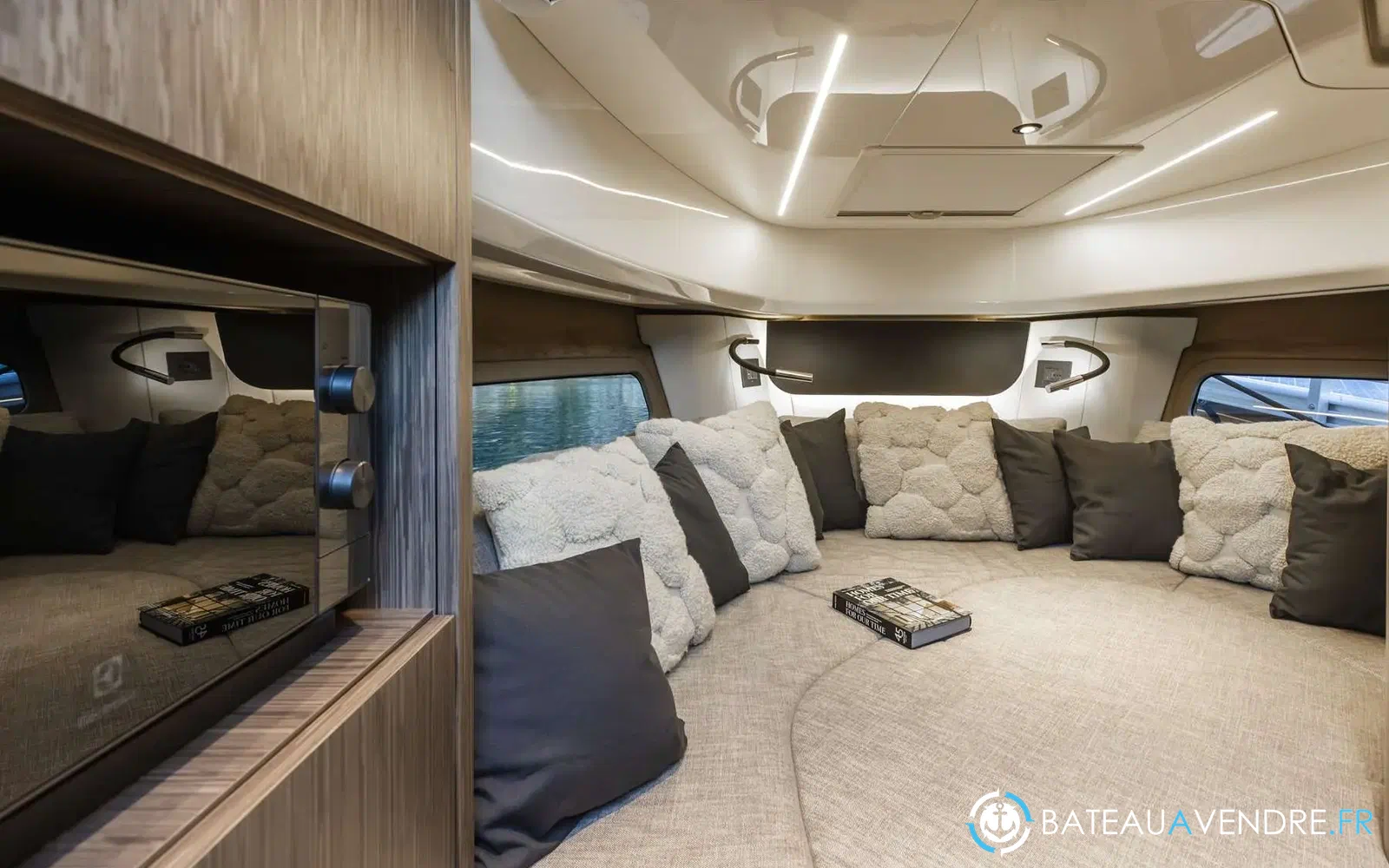 slider 5 Cranchi A32 Luxury Tender