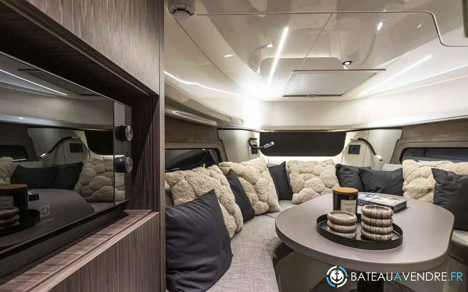 slider 8 Cranchi A32 Luxury Tender