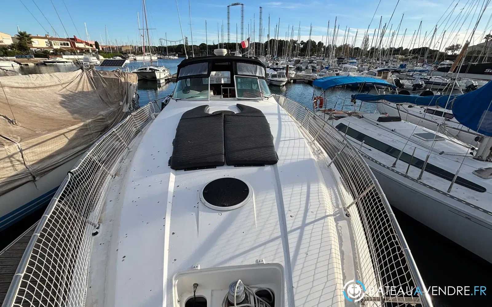 slider 4 Cruisers Yachts 4270 Esprit