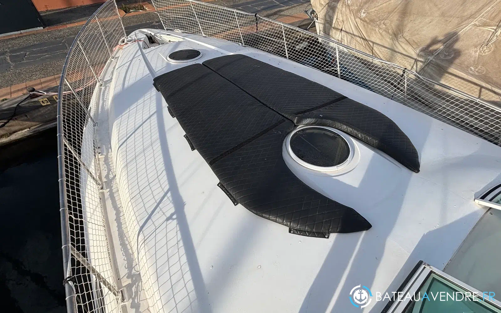 slider 6 Cruisers Yachts 4270 Esprit