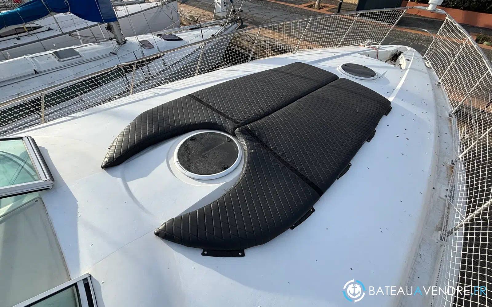 slider 7 Cruisers Yachts 4270 Esprit
