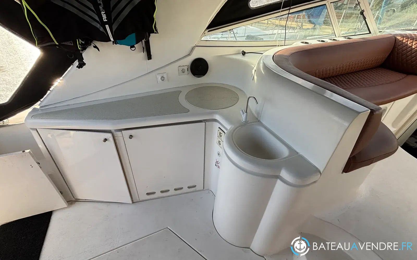 slider 15 Cruisers Yachts 4270 Esprit