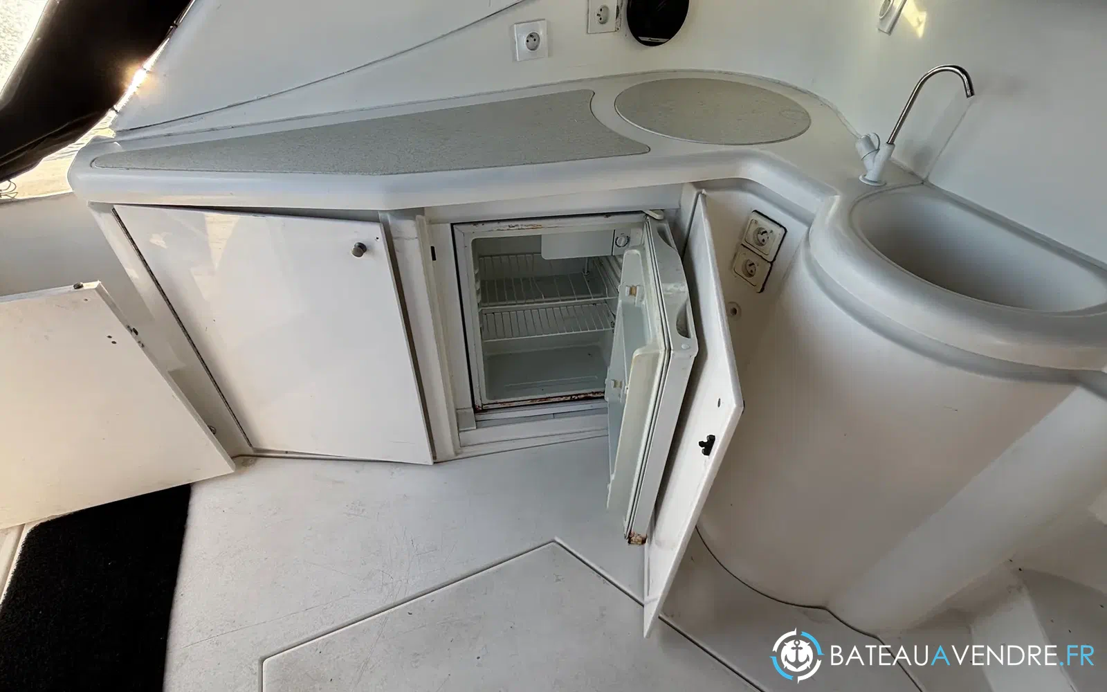 slider 16 Cruisers Yachts 4270 Esprit