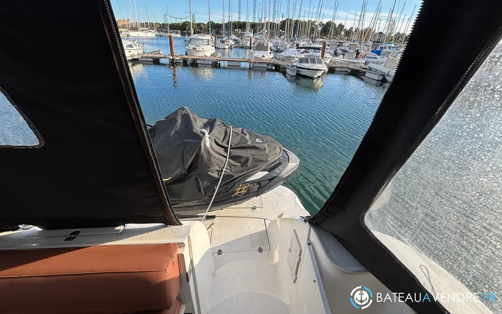 slider 17 Cruisers Yachts 4270 Esprit