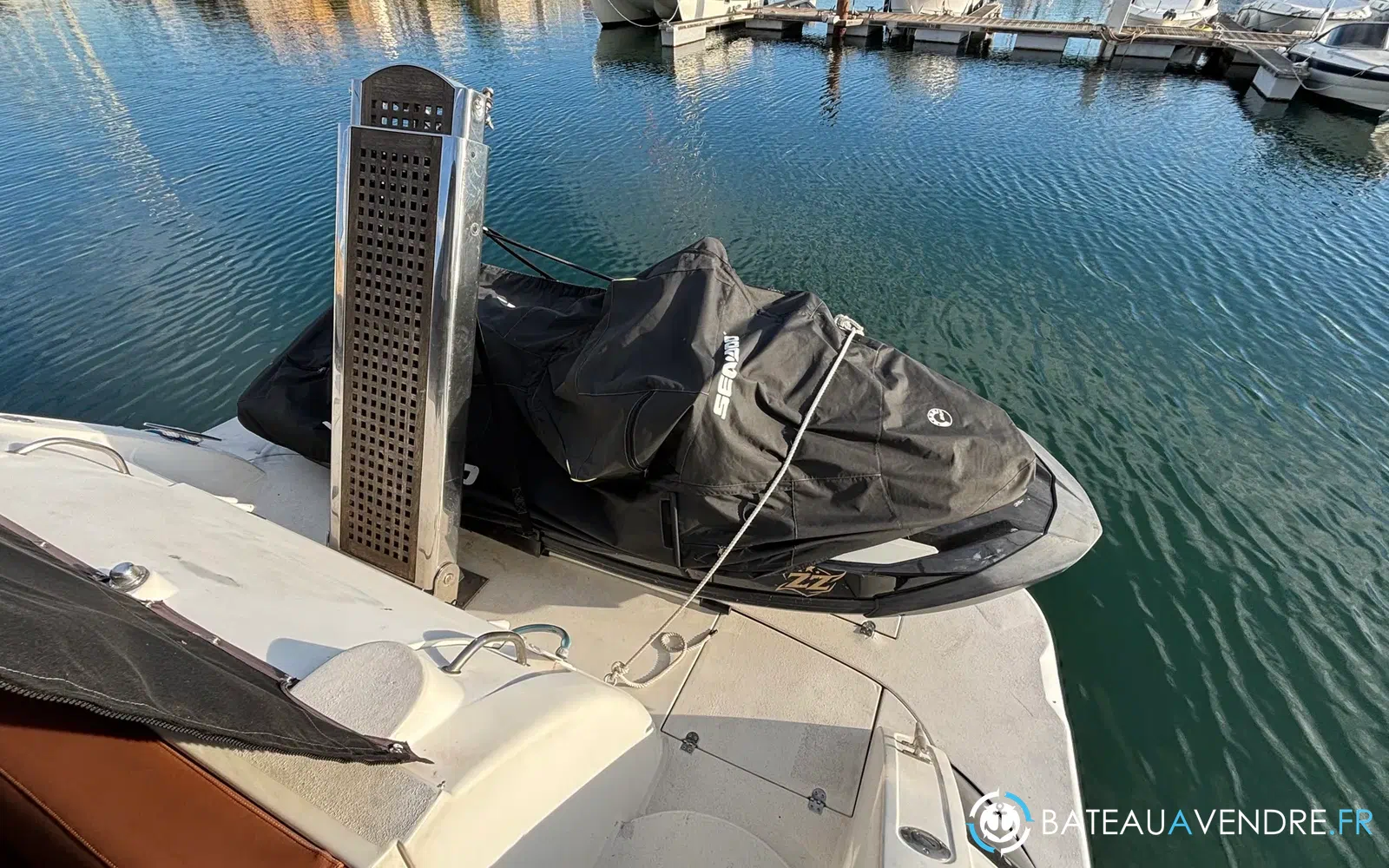 slider 18 Cruisers Yachts 4270 Esprit