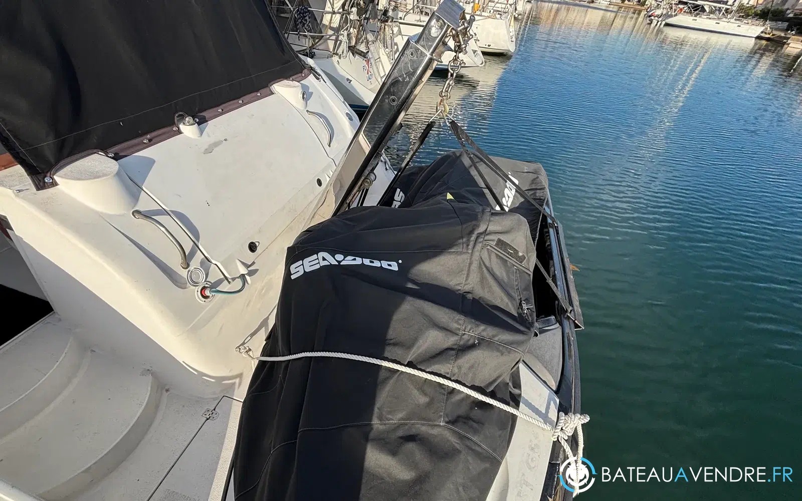 slider 19 Cruisers Yachts 4270 Esprit