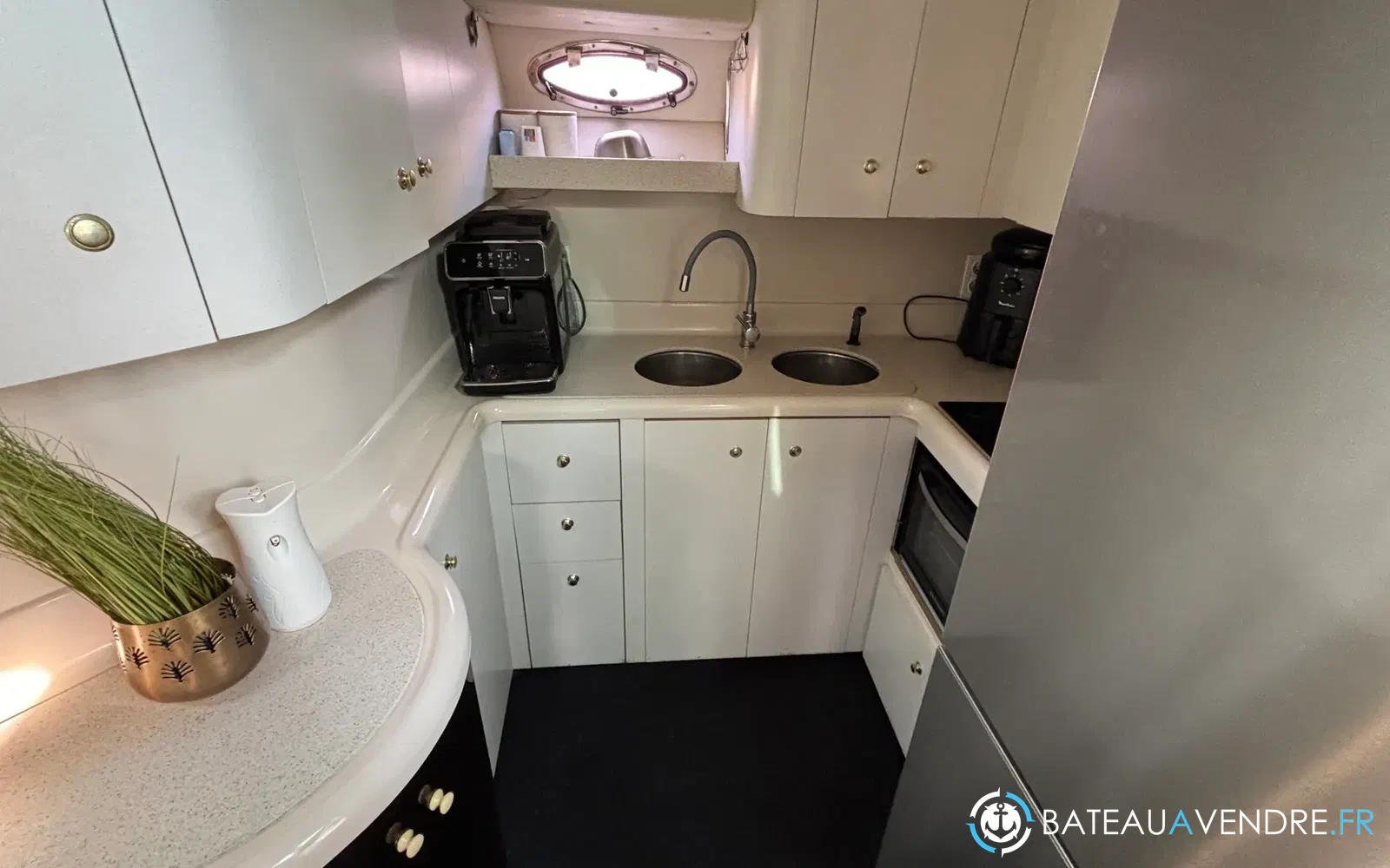 slider 26 Cruisers Yachts 4270 Esprit