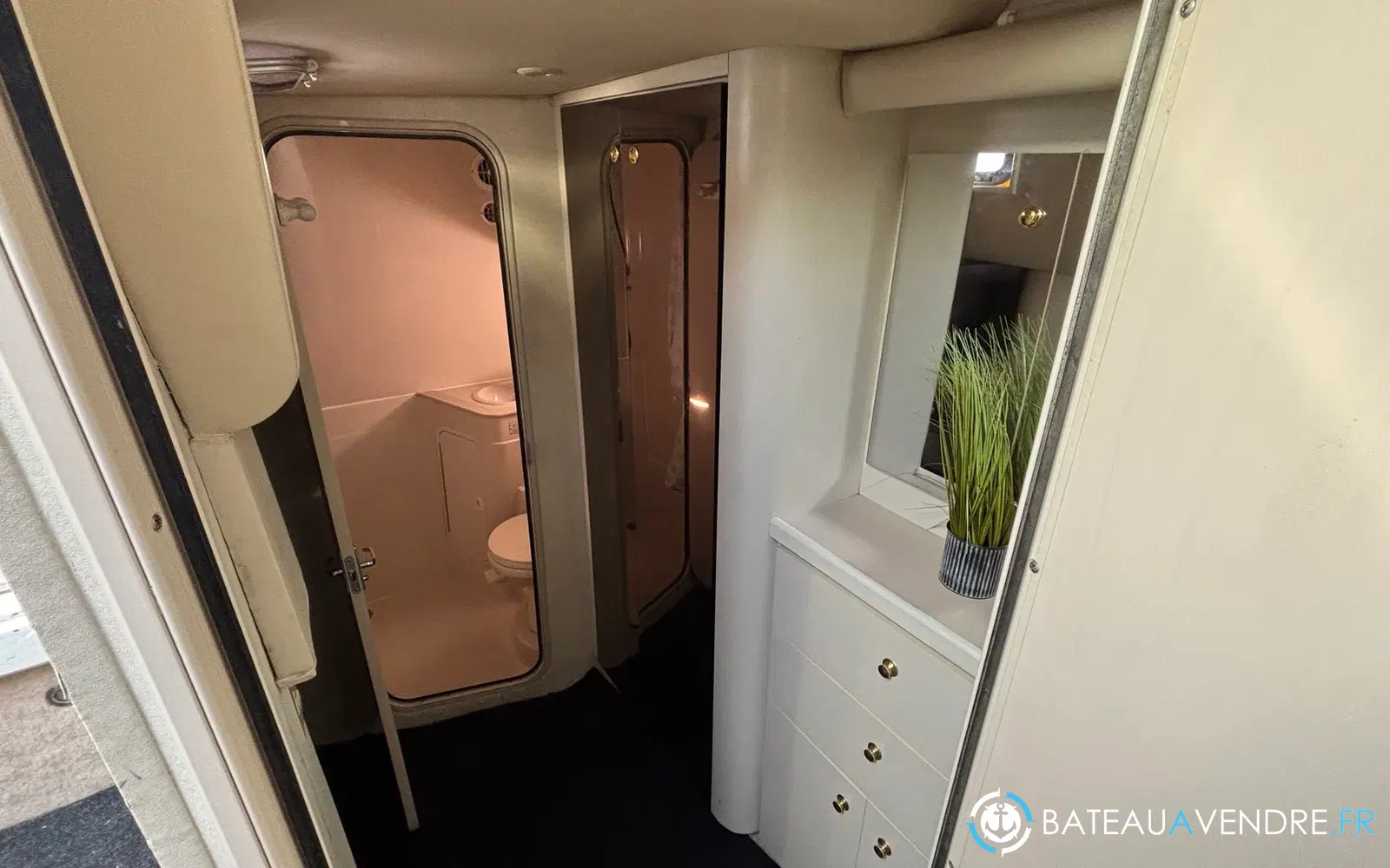 slider 28 Cruisers Yachts 4270 Esprit