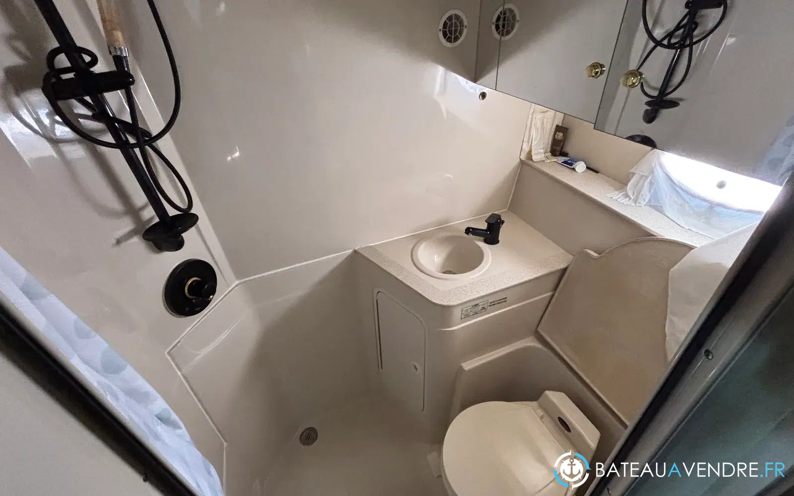 slider 33 Cruisers Yachts 4270 Esprit