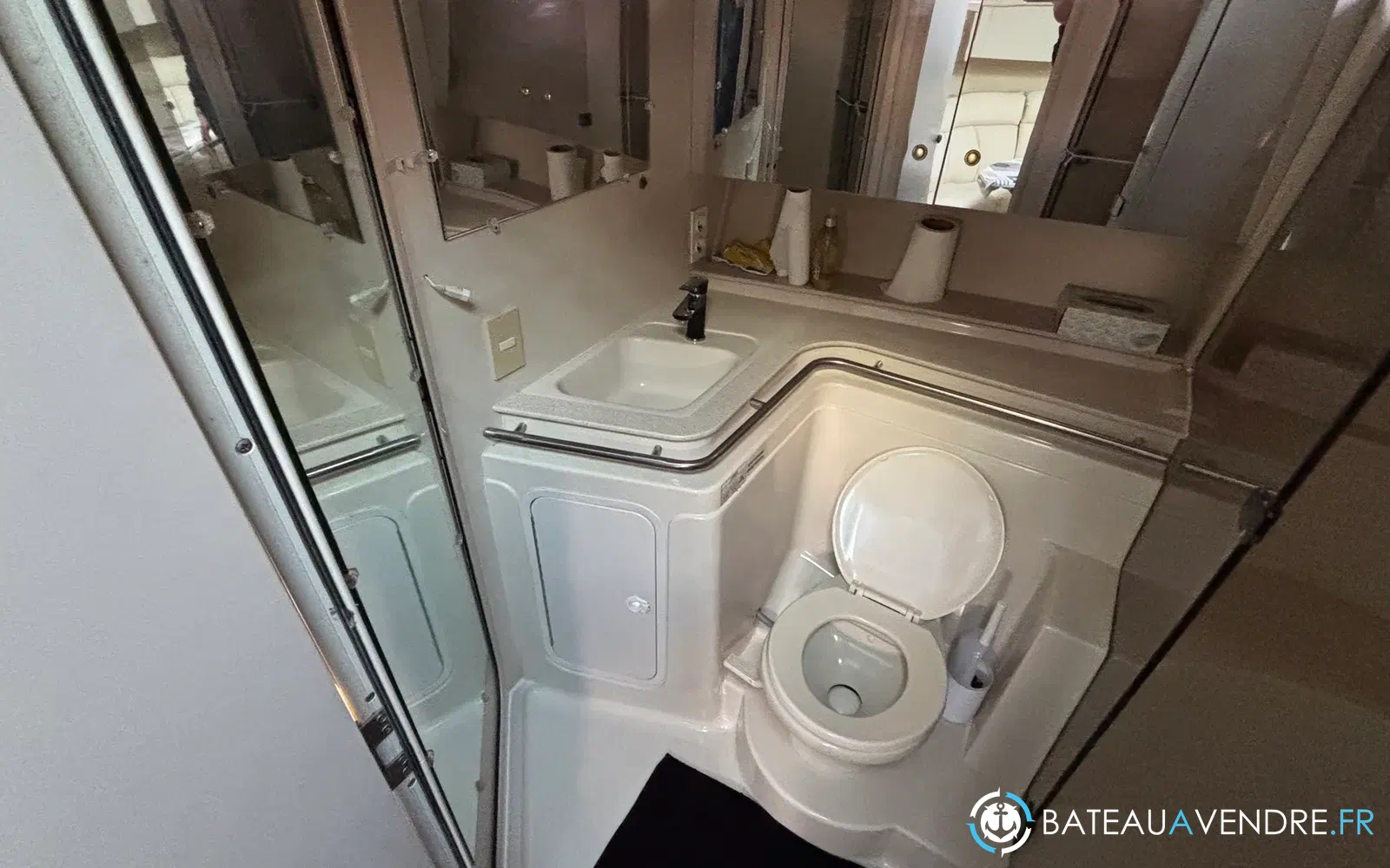 slider 37 Cruisers Yachts 4270 Esprit