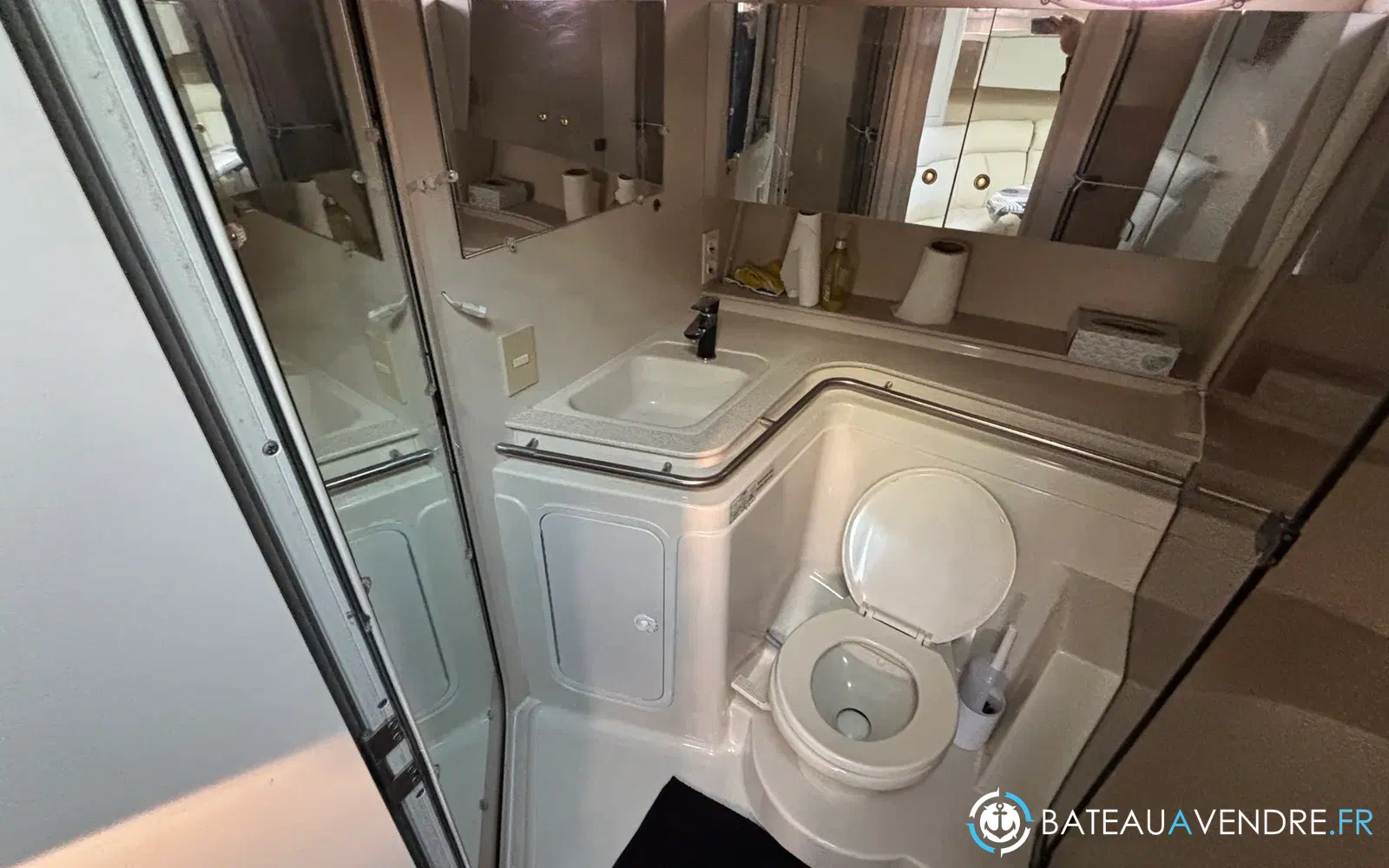slider 38 Cruisers Yachts 4270 Esprit