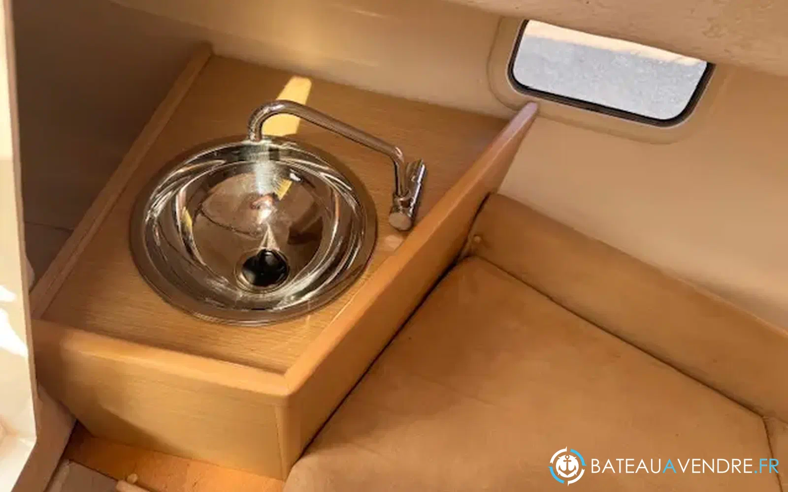 slider 11 B2 Marine Cap Ferret 652 Cabin Cruiser