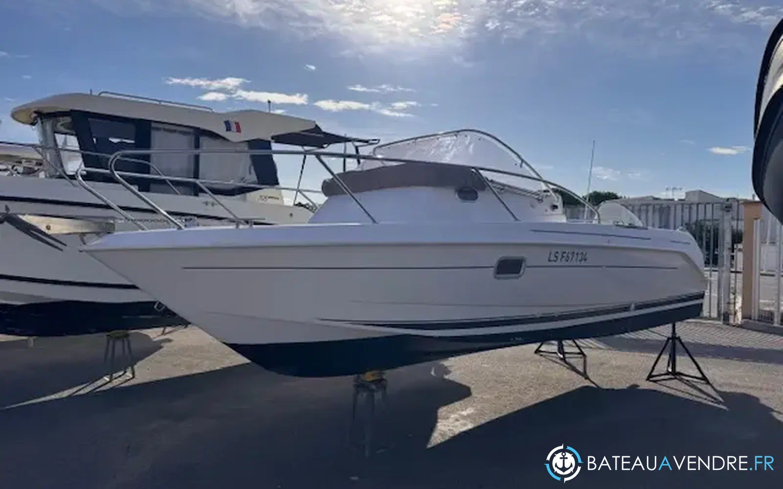 slider 1 B2 Marine Cap Ferret 652 Cabin Cruiser