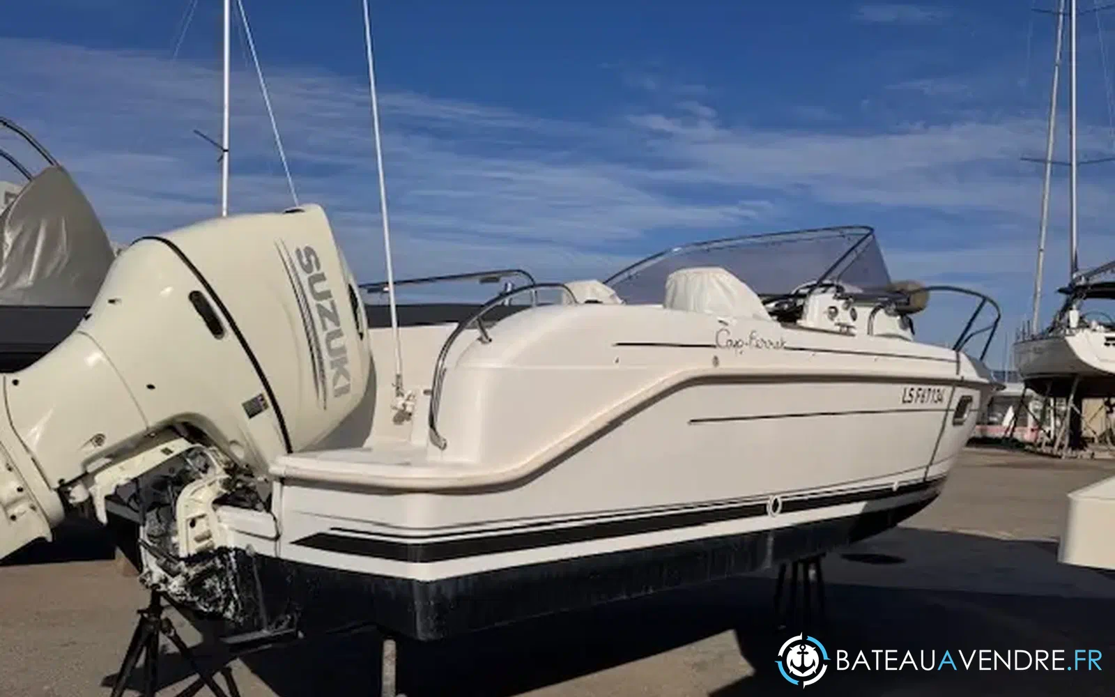 slider 3 B2 Marine Cap Ferret 652 Cabin Cruiser