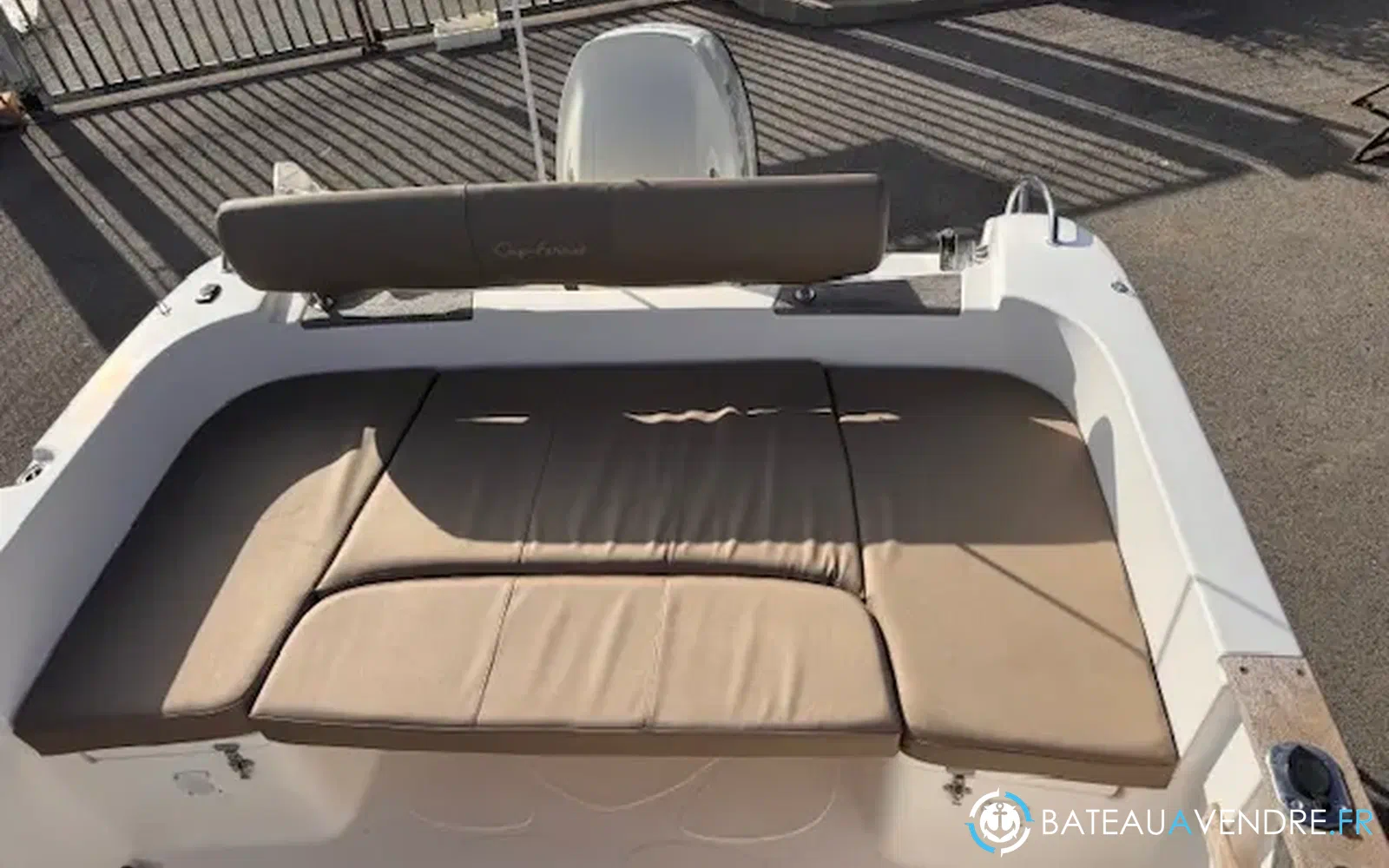 slider 8 B2 Marine Cap Ferret 652 Cabin Cruiser