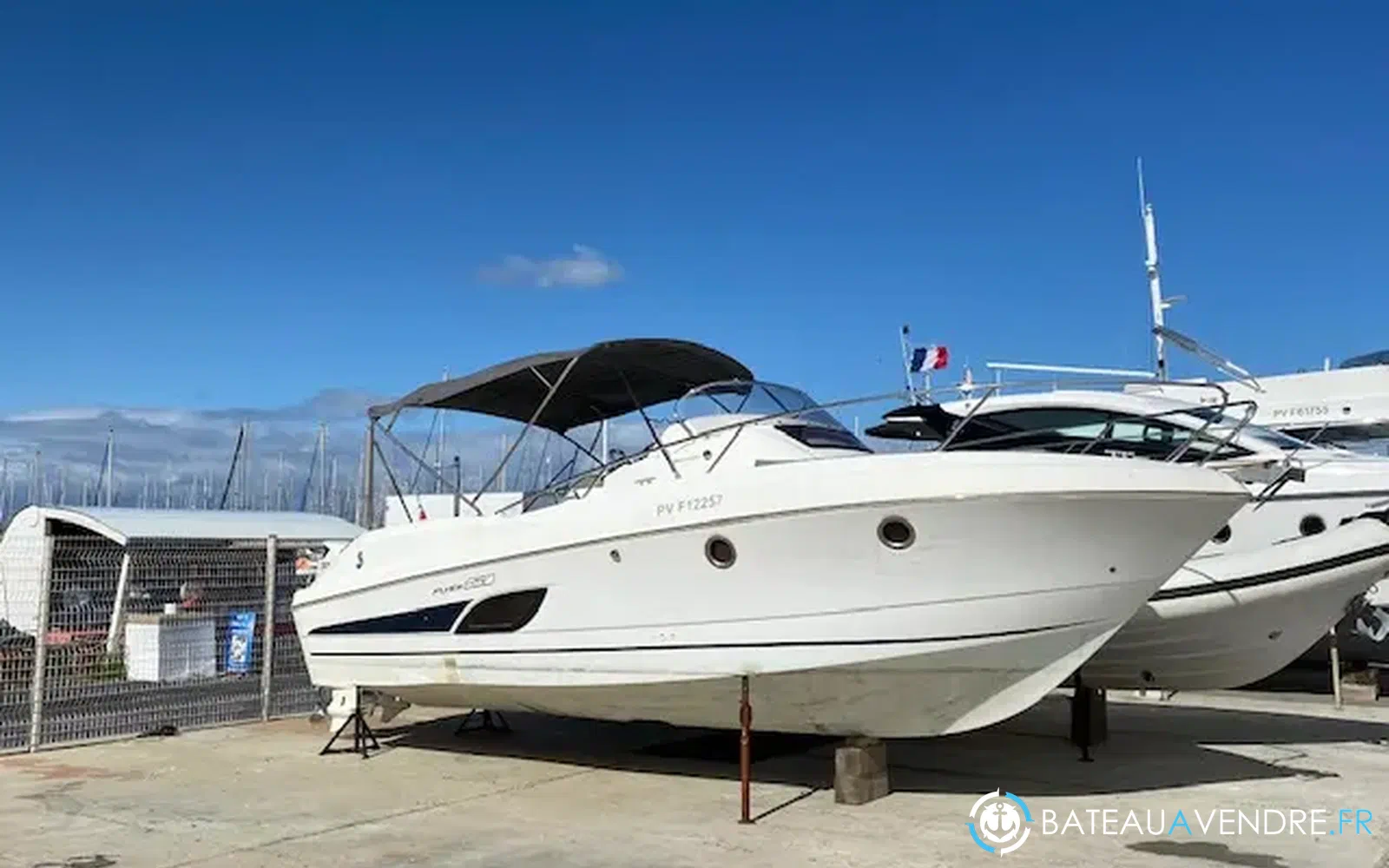 slider 1 Beneteau Flyer 850 Sun Deck