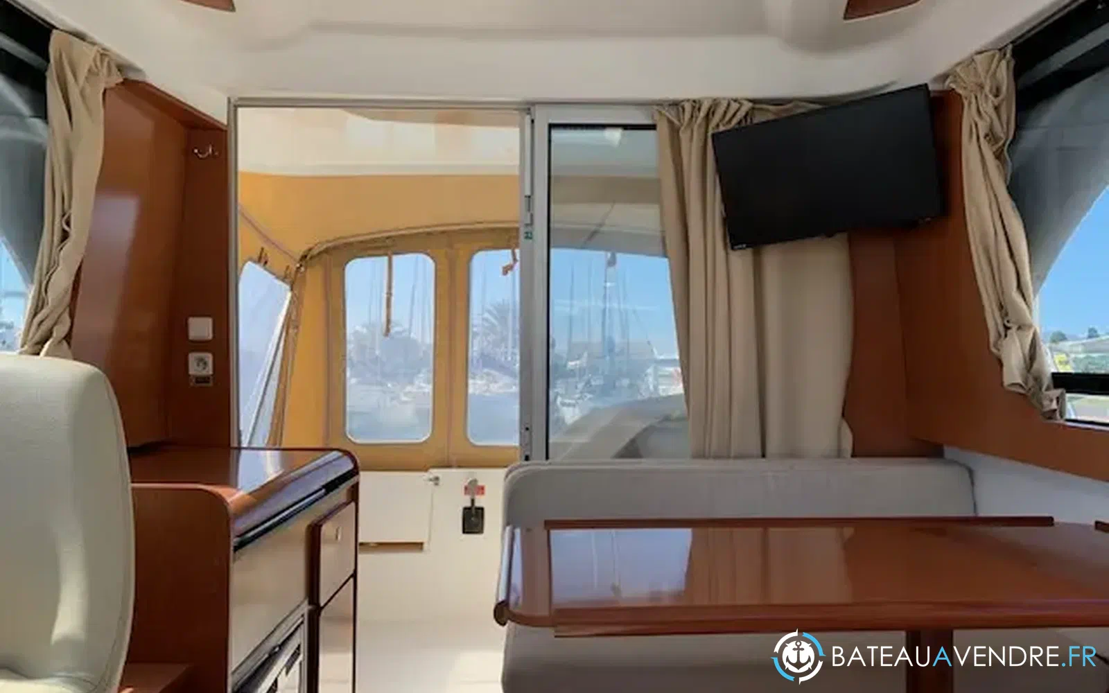 slider 10 Beneteau Antares 8