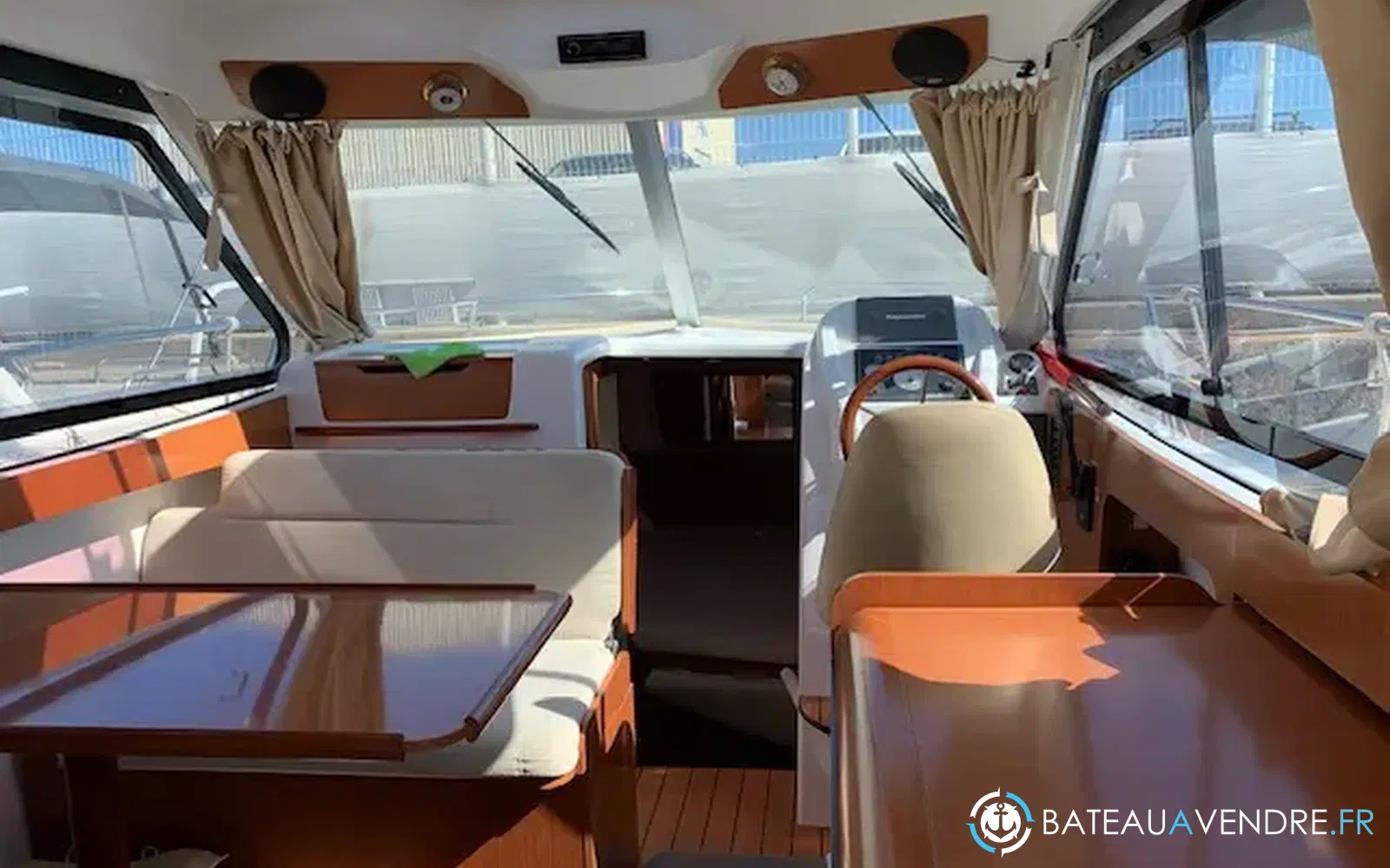 slider 4 Beneteau Antares 8