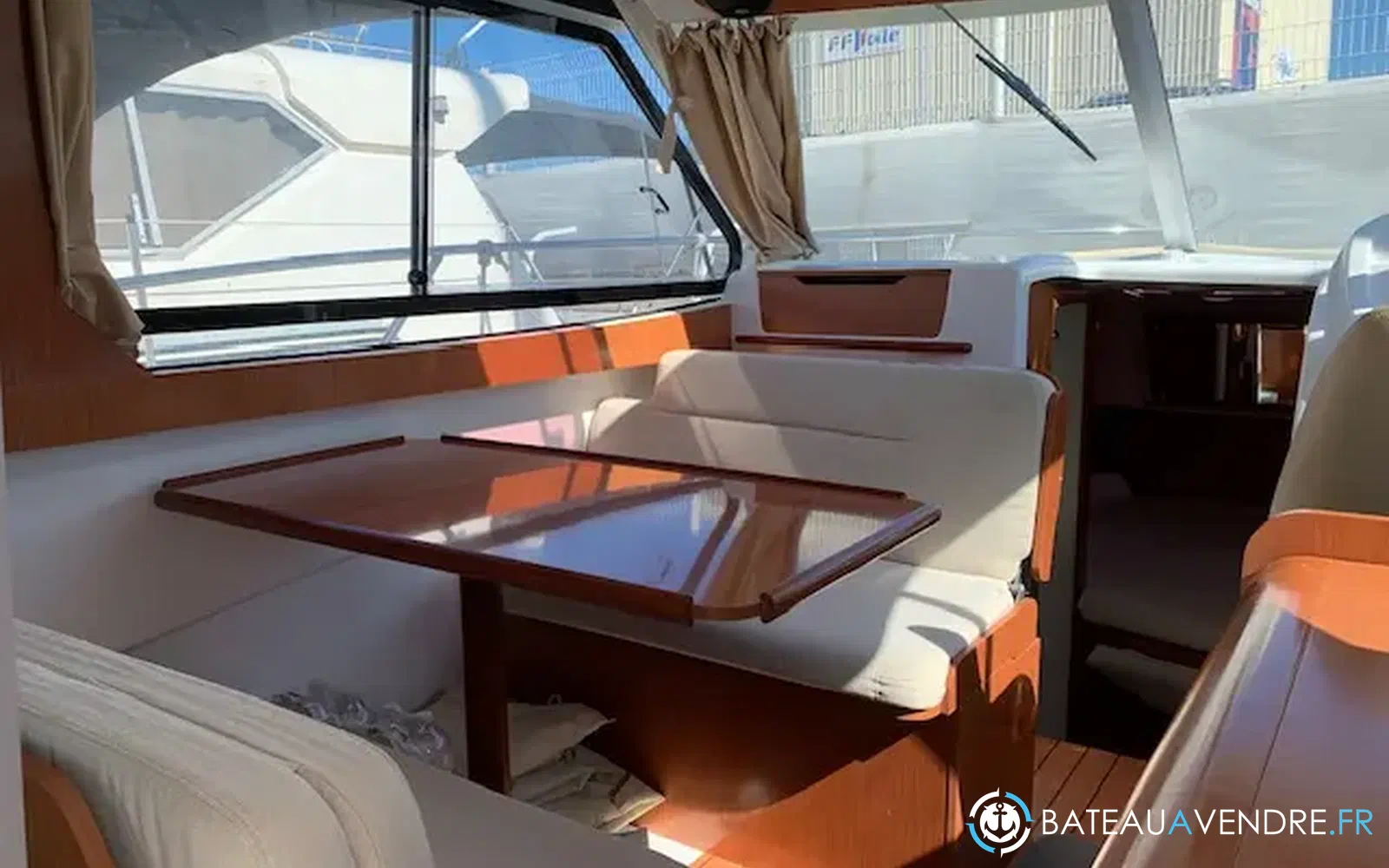 slider 5 Beneteau Antares 8