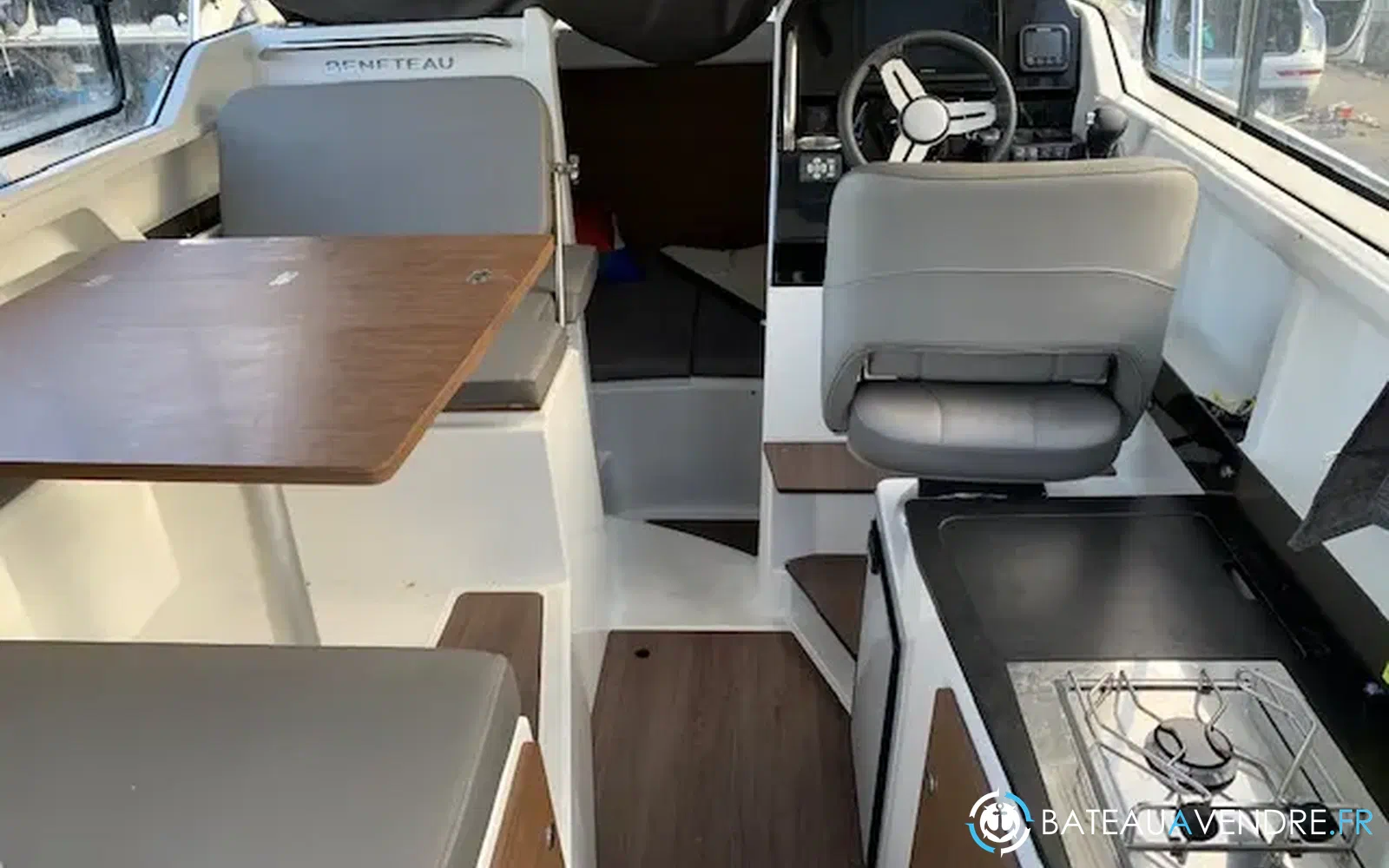 slider 8 Beneteau Antares 8 OB V2