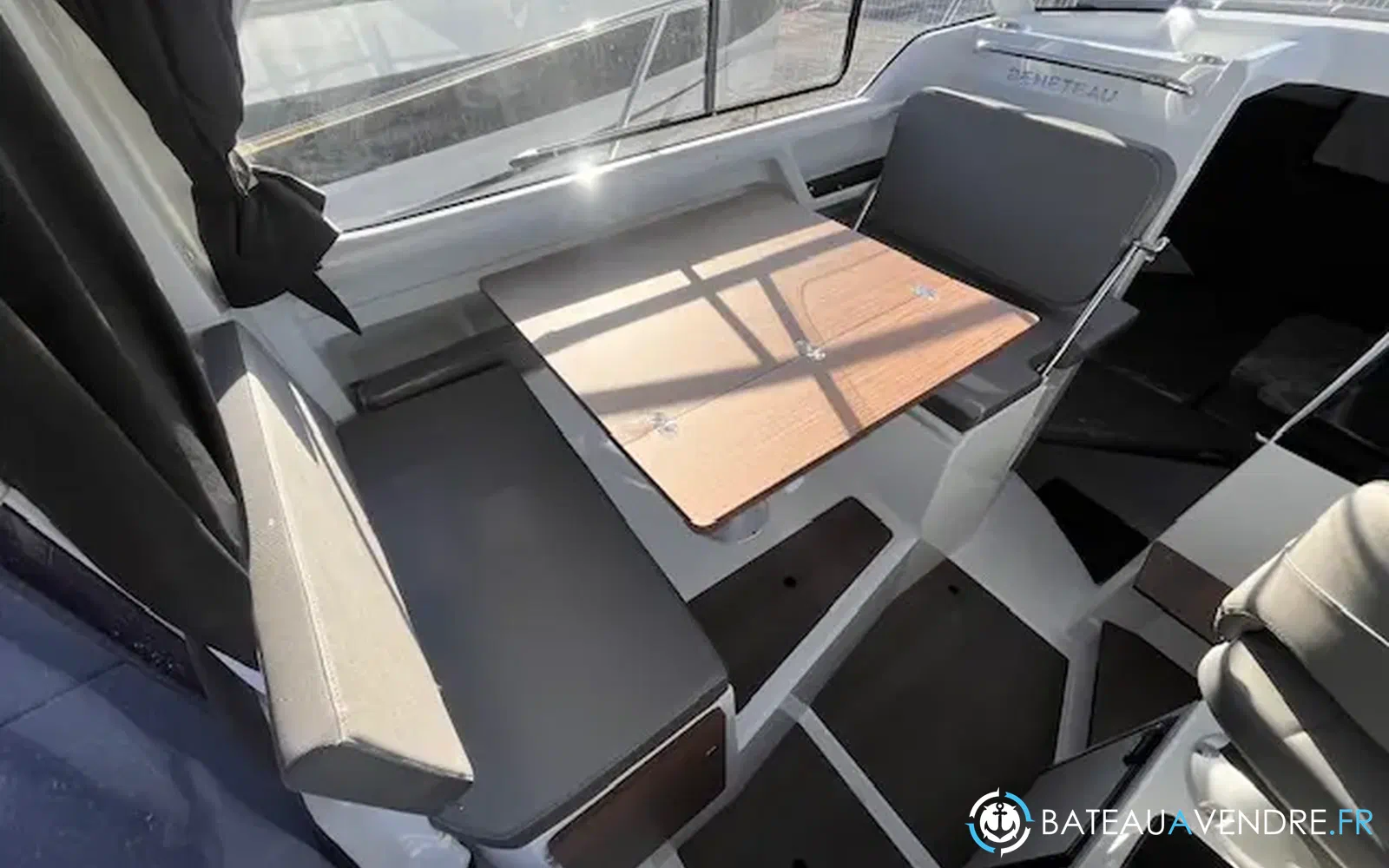 slider 11 Beneteau Antares 8 OB V2