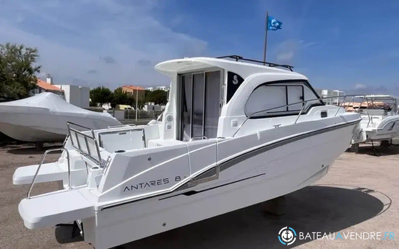 slider 1 Beneteau Antares 8 OB V2