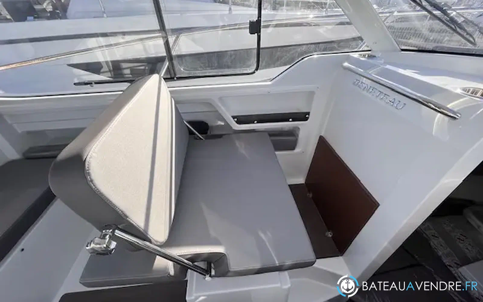 slider 5 Beneteau Antares 8 OB V2