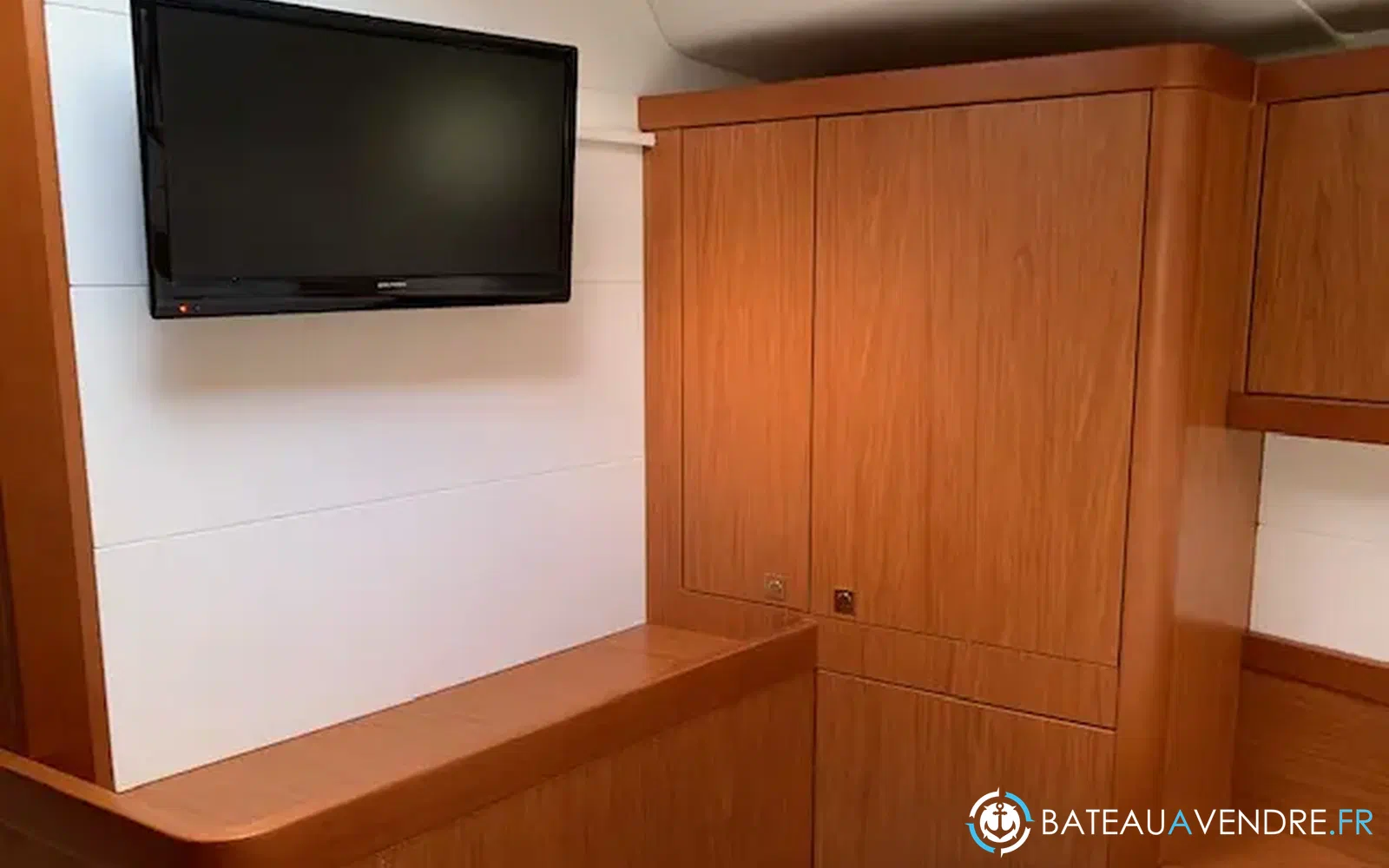 slider 18 Beneteau Sense 46