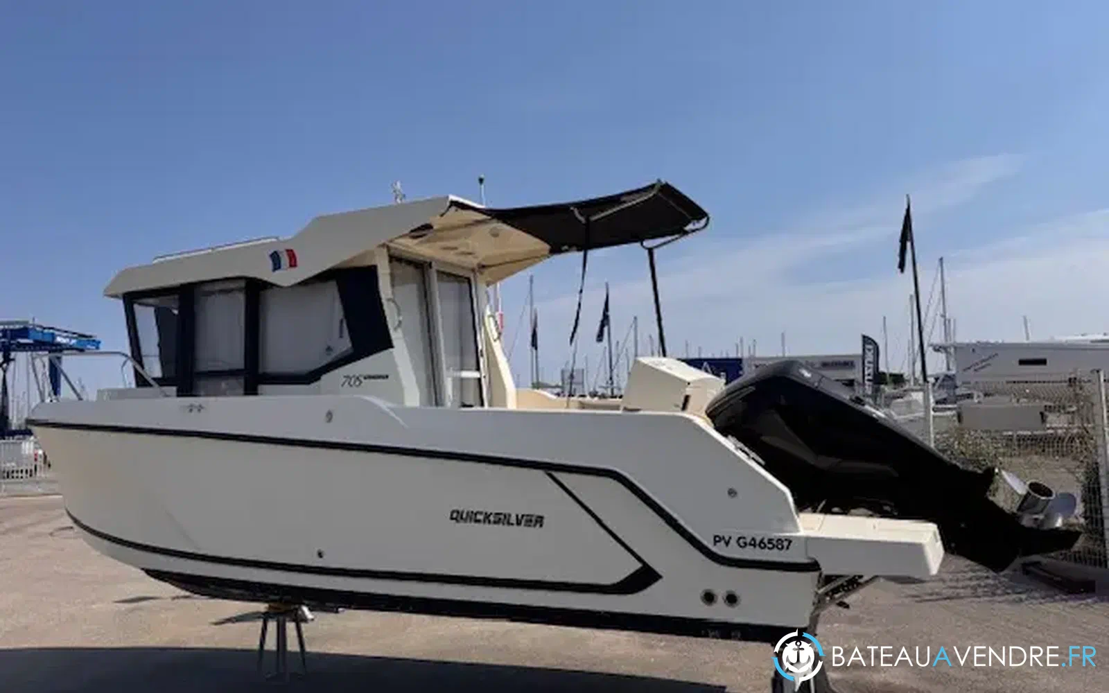 slider 1 Quicksilver Activ 705 Pilothouse