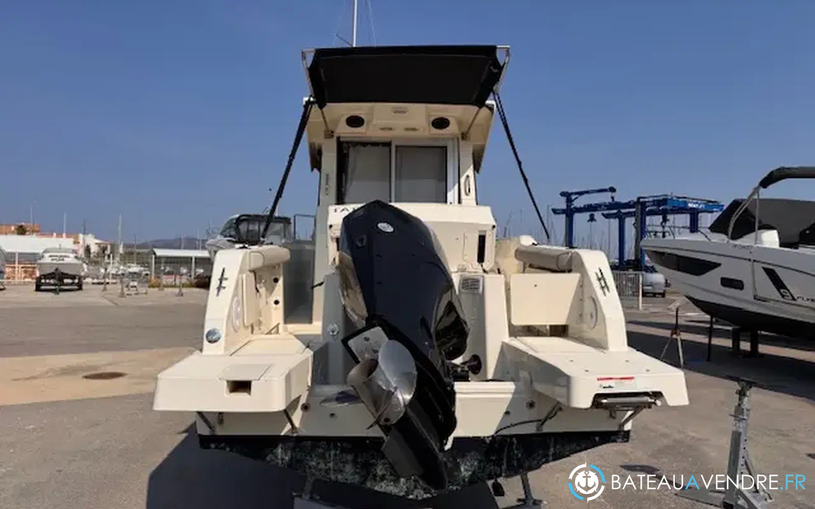 slider 2 Quicksilver Activ 705 Pilothouse