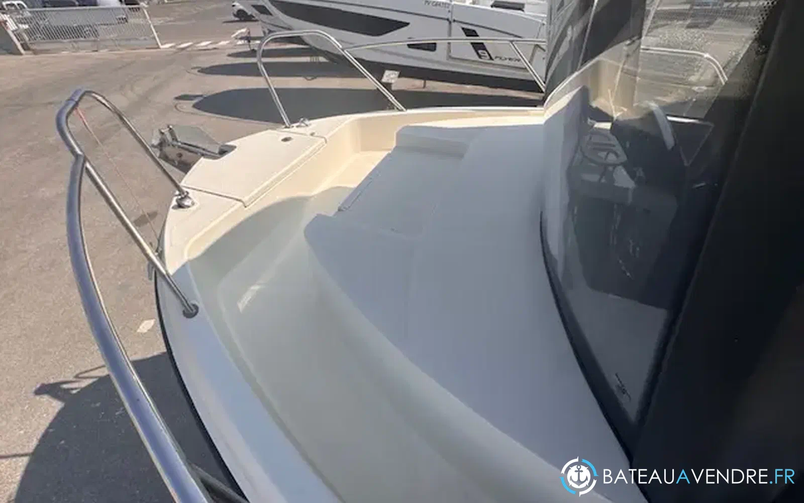 slider 6 Quicksilver Activ 705 Pilothouse