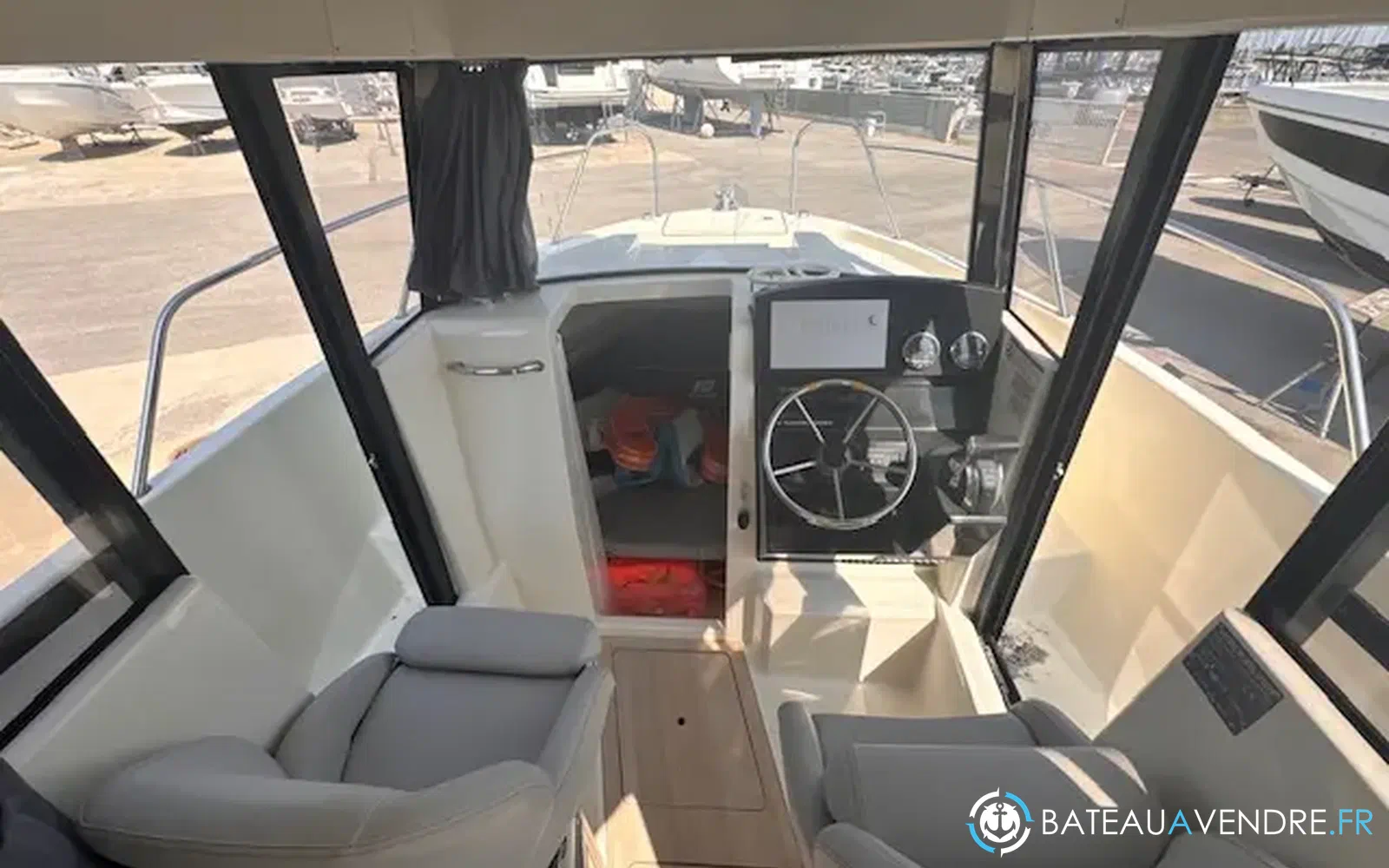 slider 7 Quicksilver Activ 705 Pilothouse