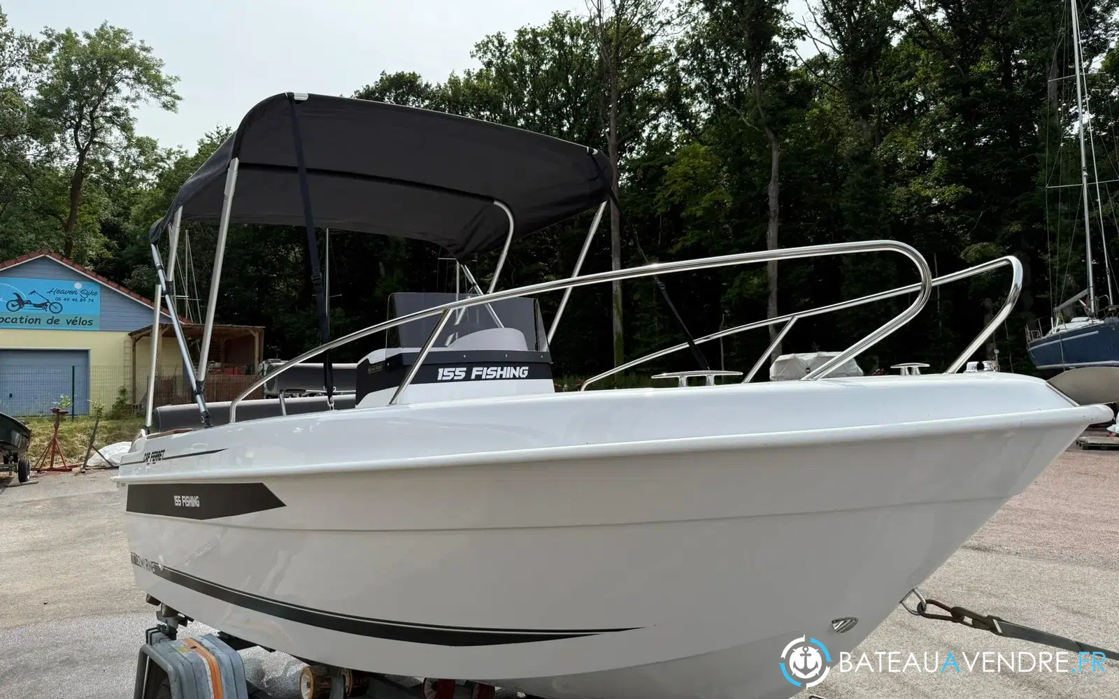 slider 4 B2 Marine 155 Fishing