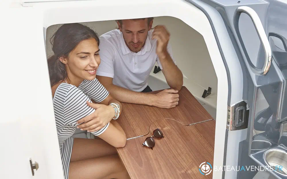 Quicksilver Activ 555 Cabin  photo 3