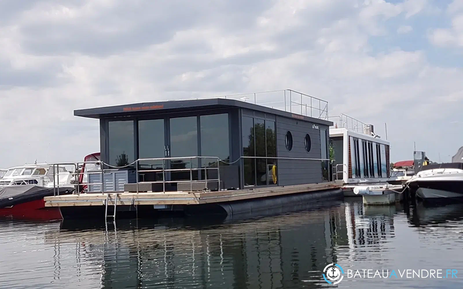 slider 0 La Mare Apartboat XL