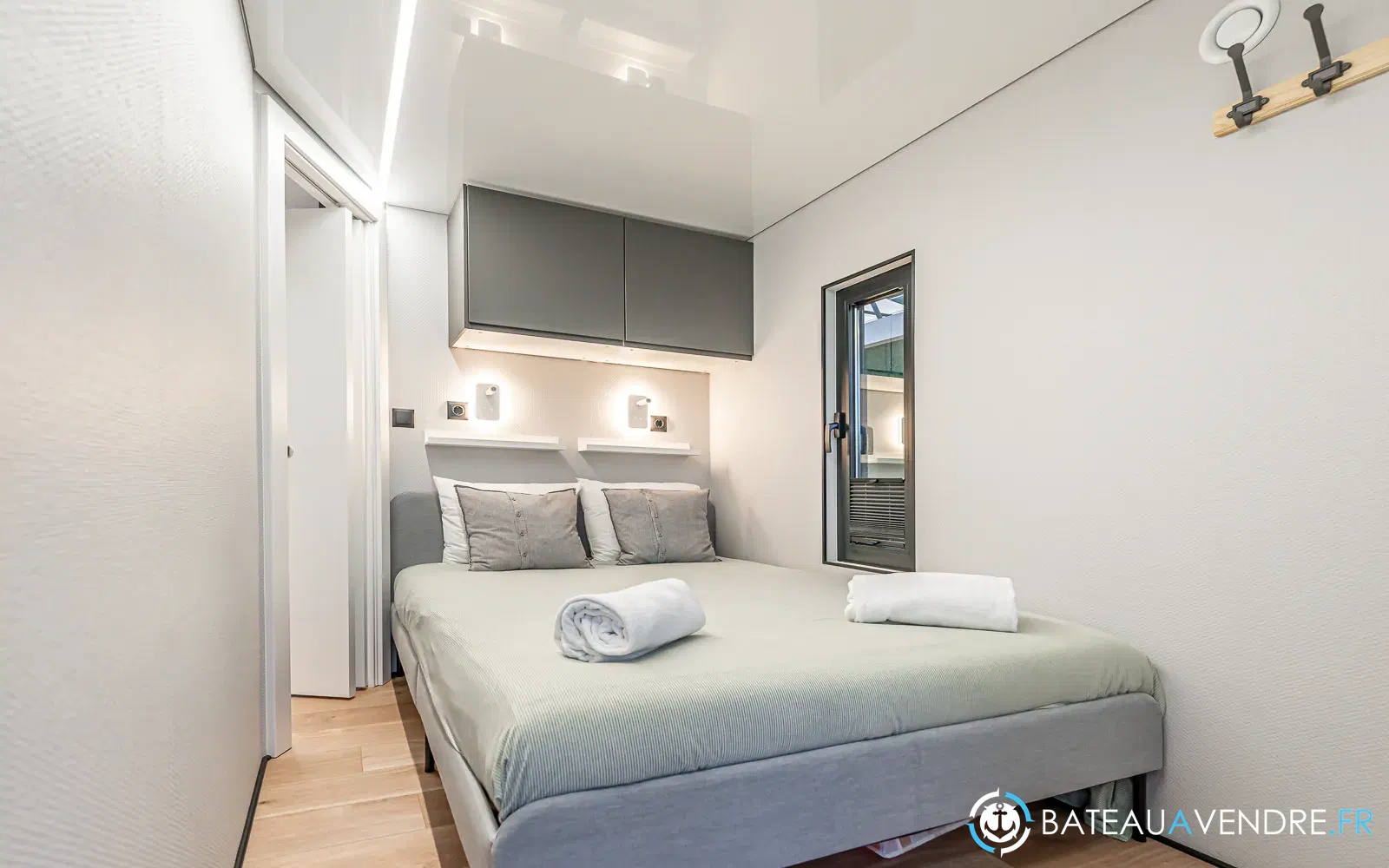 slider 10 La Mare Modern 10