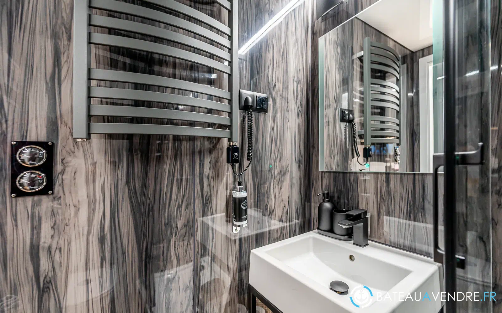 slider 13 La Mare Modern 10