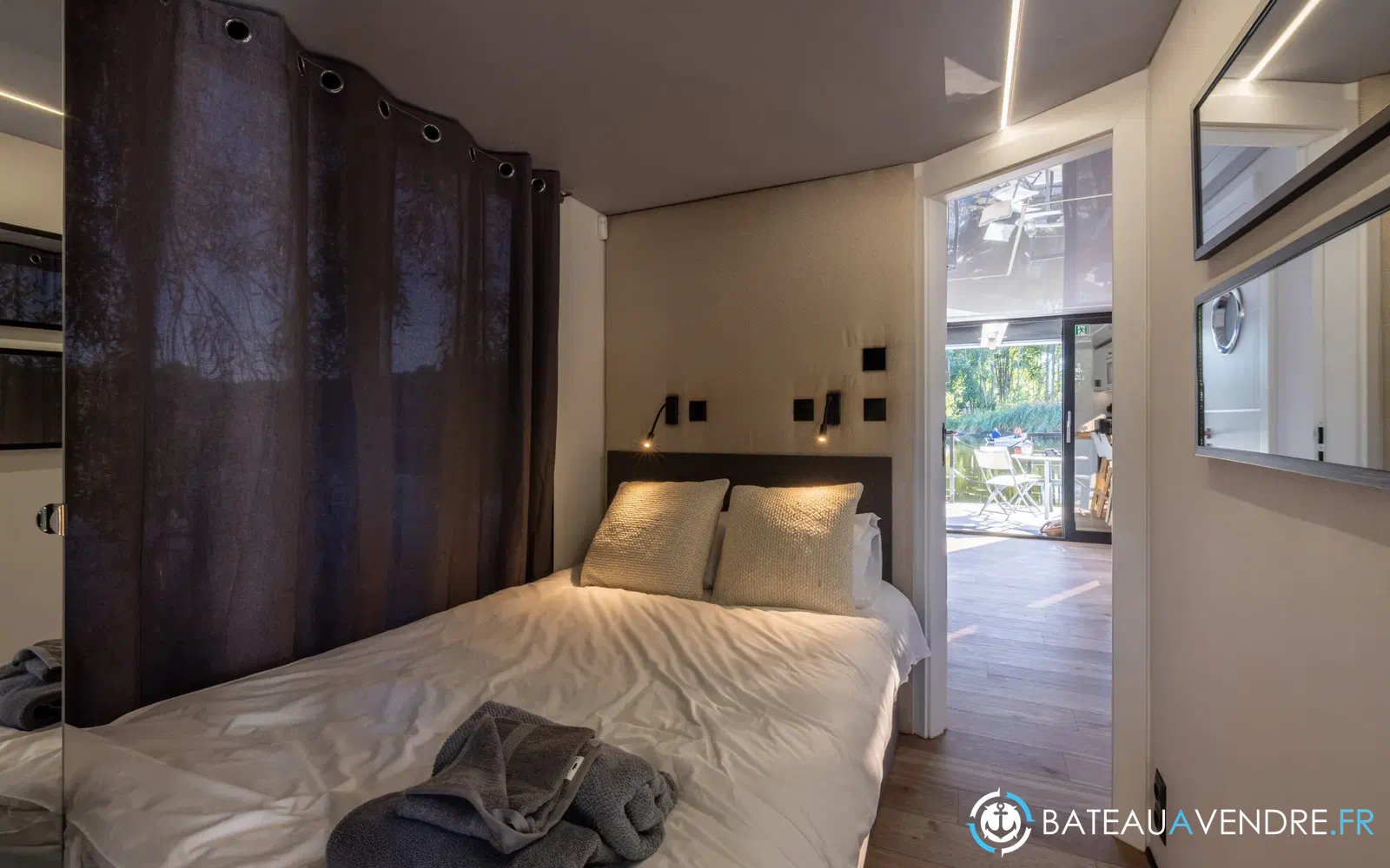 slider 4 La Mare Modern 12