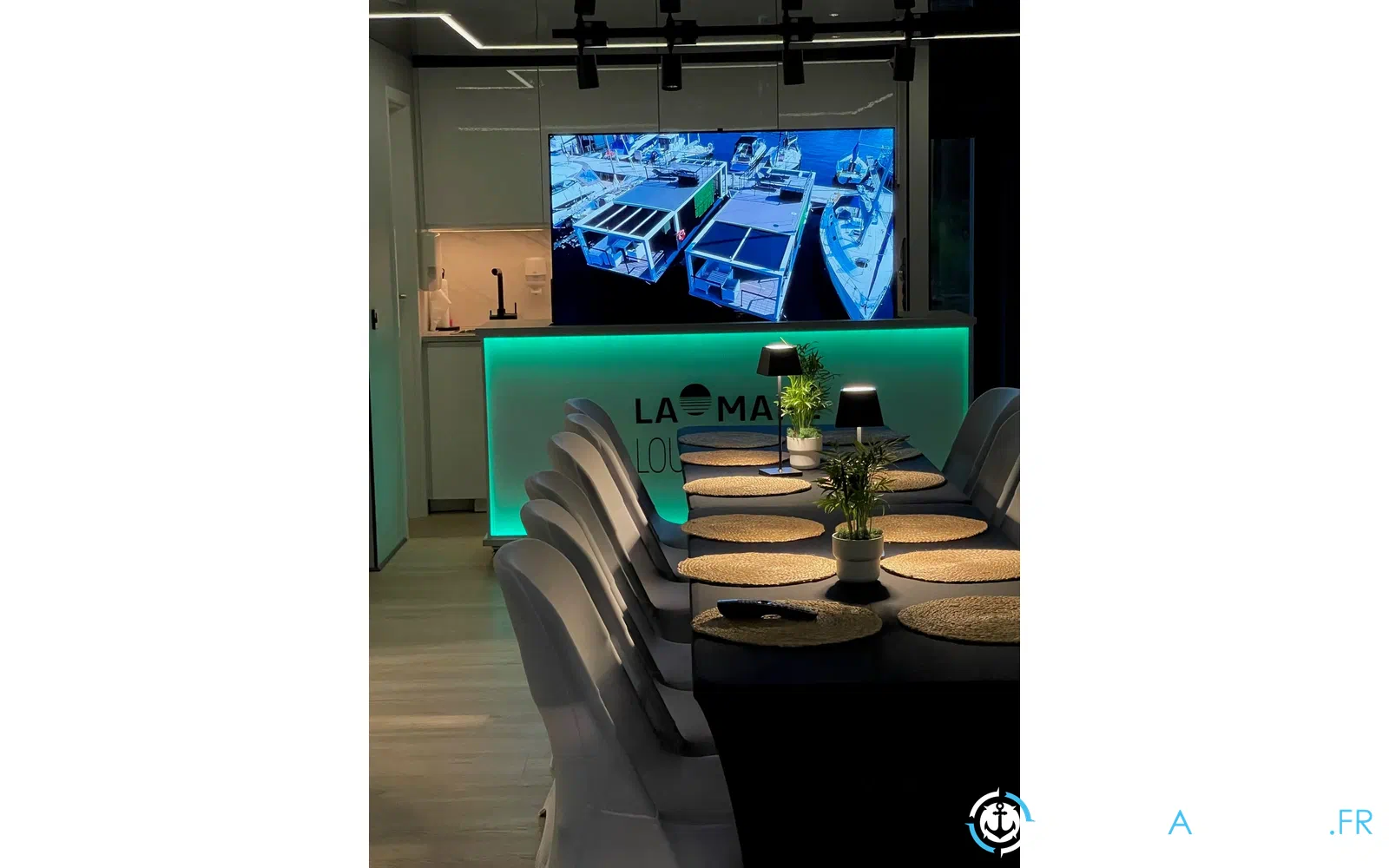 slider 15 La Mare Modern 15