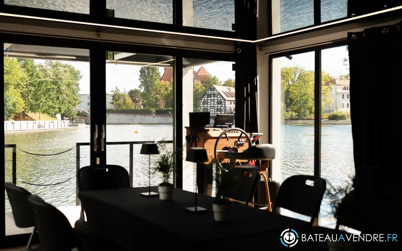 slider 19 La Mare Modern 15