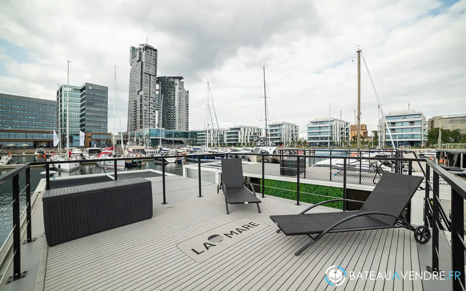 slider 28 La Mare Modern 15