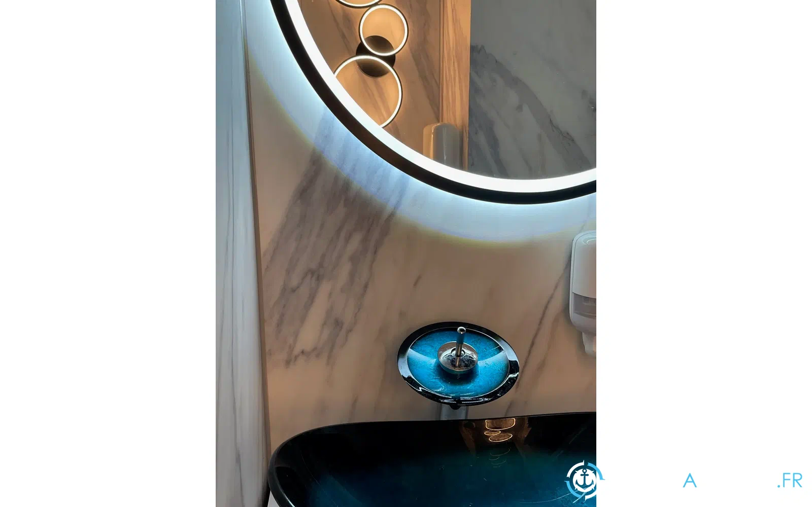 slider 13 La Mare Modern 15
